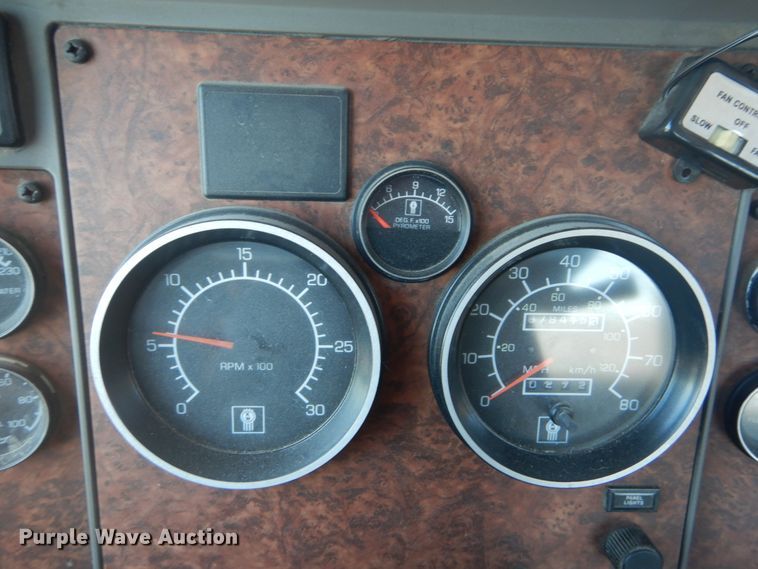 image for item GR9731 2003 Kenworth T800  truck cab and chassis