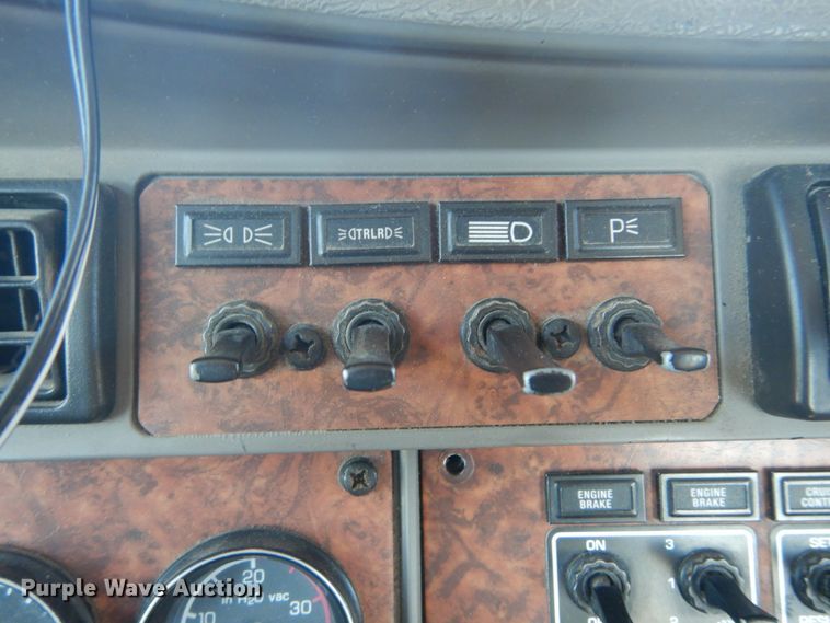 image for item GR9731 2003 Kenworth T800  truck cab and chassis