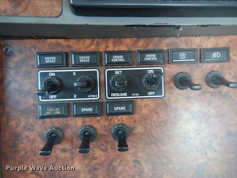 image for item GR9731 2003 Kenworth T800  truck cab and chassis