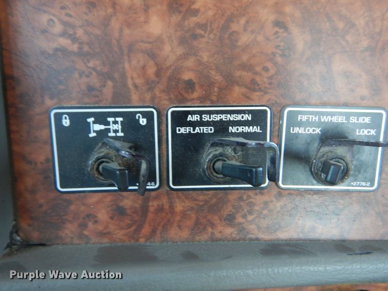 image for item GR9731 2003 Kenworth T800  truck cab and chassis