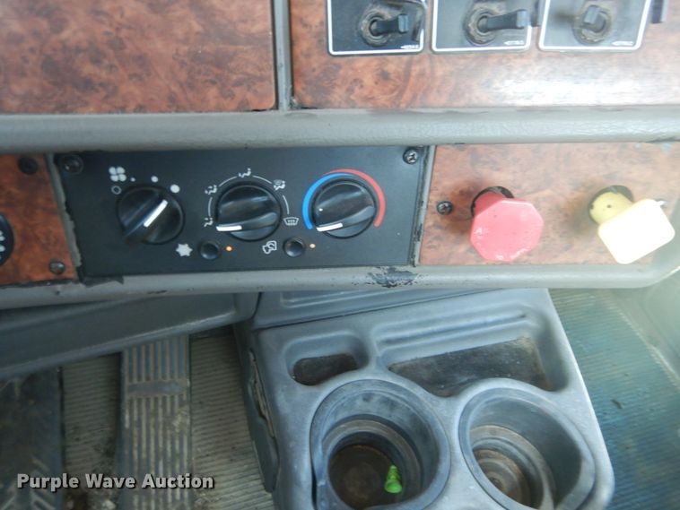 image for item GR9731 2003 Kenworth T800  truck cab and chassis