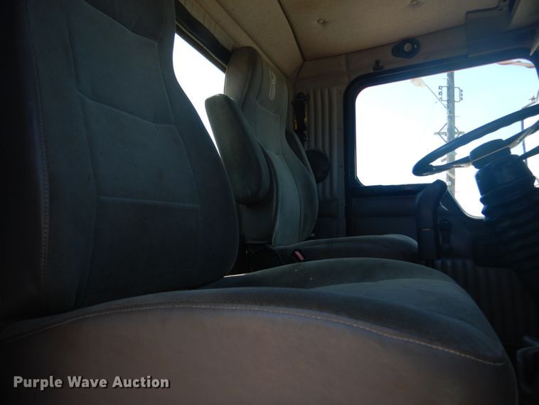 image for item GR9731 2003 Kenworth T800  truck cab and chassis