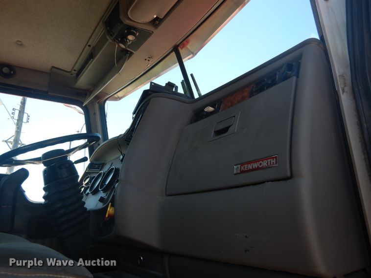 image for item GR9731 2003 Kenworth T800  truck cab and chassis