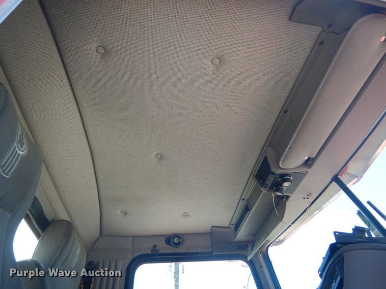 image for item GR9731 2003 Kenworth T800  truck cab and chassis