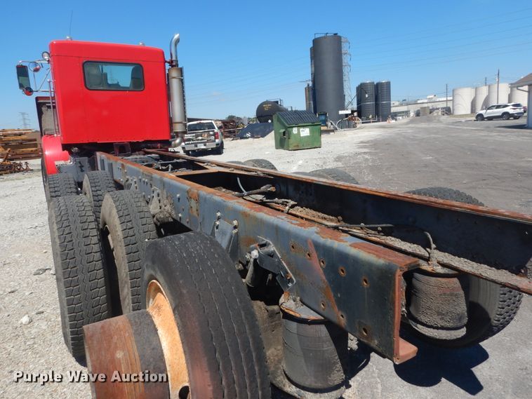 image for item GR9731 2003 Kenworth T800  truck cab and chassis