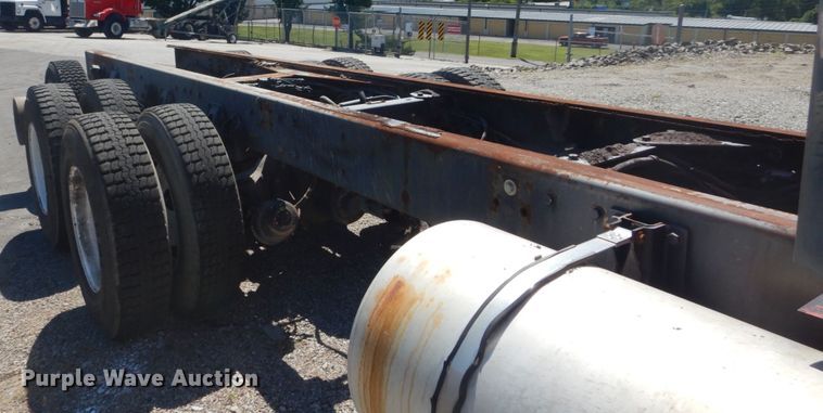 image for item GR9731 2003 Kenworth T800  truck cab and chassis