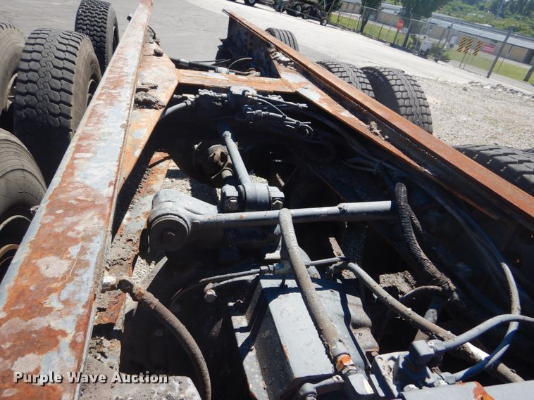 image for item GR9731 2003 Kenworth T800  truck cab and chassis