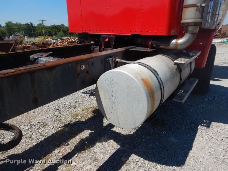 image for item GR9731 2003 Kenworth T800  truck cab and chassis