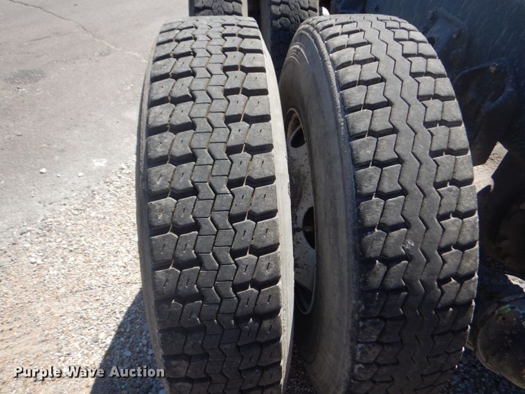 image for item GR9731 2003 Kenworth T800  truck cab and chassis