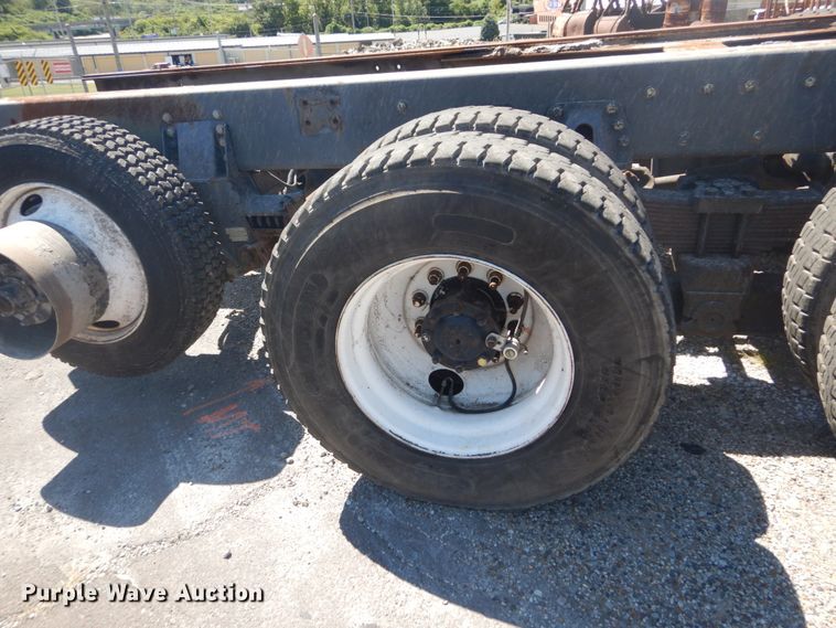 image for item GR9731 2003 Kenworth T800  truck cab and chassis