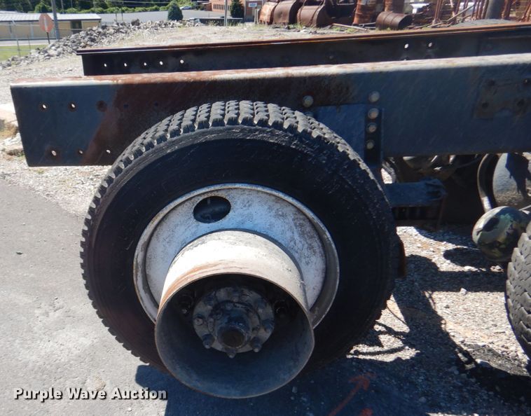 image for item GR9731 2003 Kenworth T800  truck cab and chassis