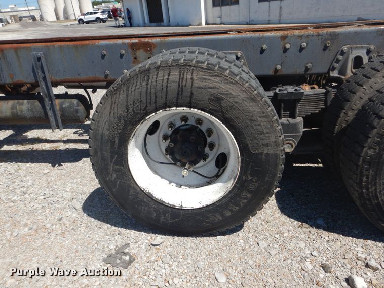 image for item GR9731 2003 Kenworth T800  truck cab and chassis