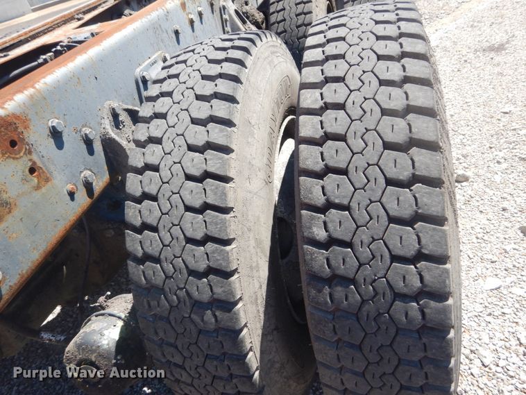 image for item GR9731 2003 Kenworth T800  truck cab and chassis