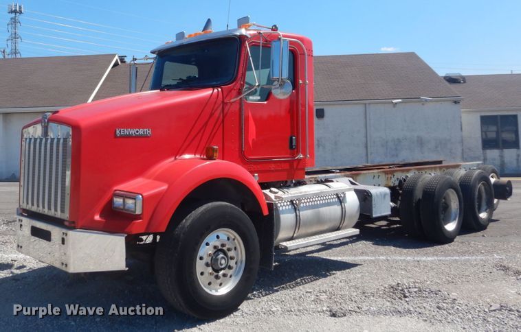 image for item GR9732 2003 Kenworth T800  truck cab and chassis