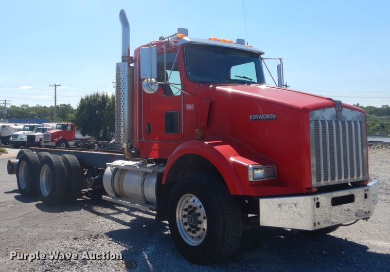 image for item GR9732 2003 Kenworth T800  truck cab and chassis