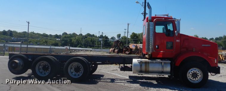 image for item GR9732 2003 Kenworth T800  truck cab and chassis