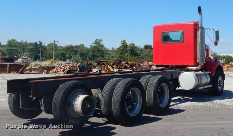 image for item GR9732 2003 Kenworth T800  truck cab and chassis