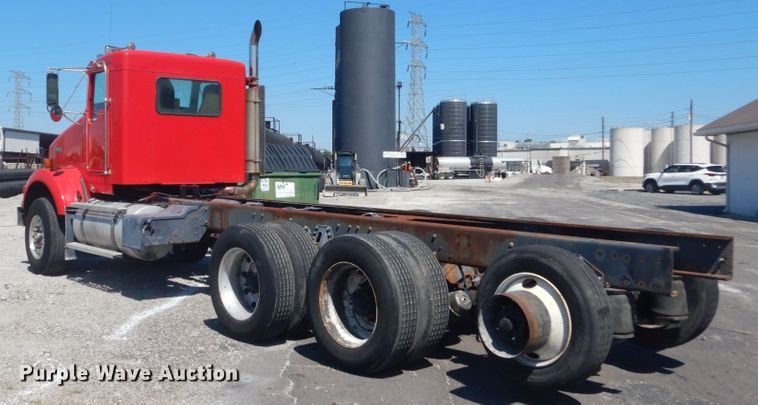 image for item GR9732 2003 Kenworth T800  truck cab and chassis