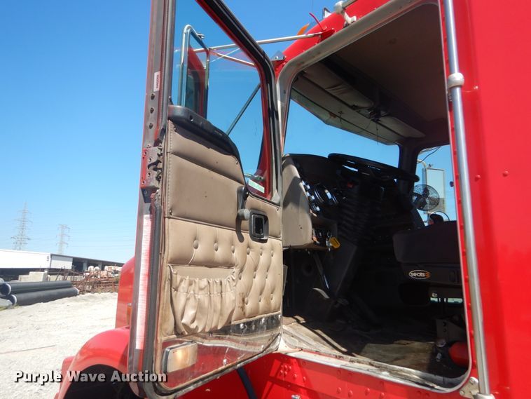 image for item GR9732 2003 Kenworth T800  truck cab and chassis