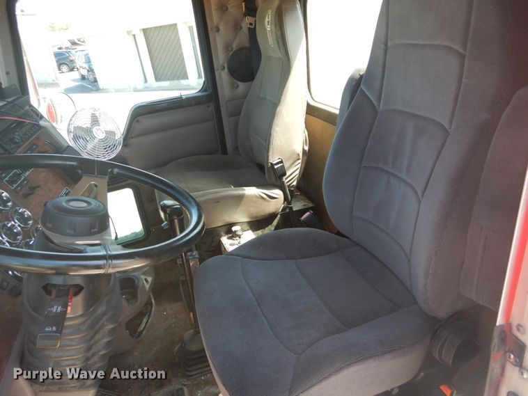 image for item GR9732 2003 Kenworth T800  truck cab and chassis