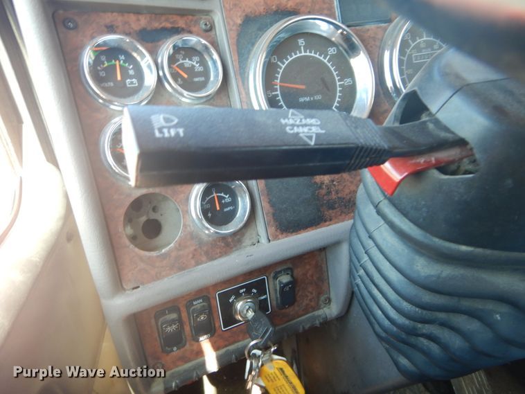 image for item GR9732 2003 Kenworth T800  truck cab and chassis