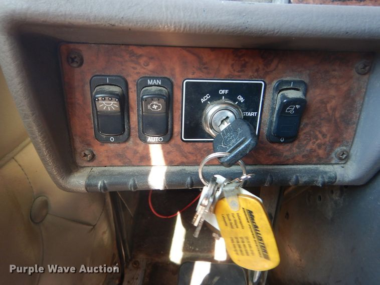 image for item GR9732 2003 Kenworth T800  truck cab and chassis