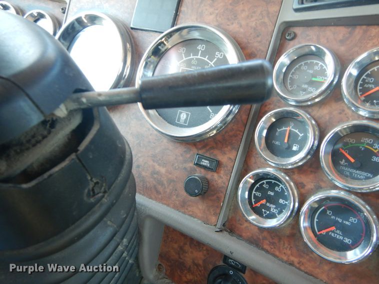 image for item GR9732 2003 Kenworth T800  truck cab and chassis