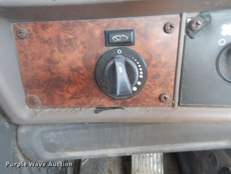 image for item GR9732 2003 Kenworth T800  truck cab and chassis