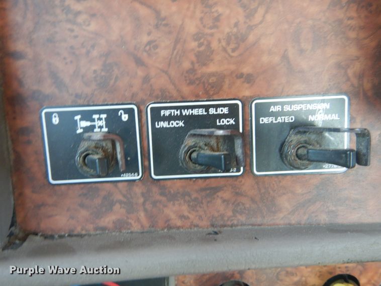 image for item GR9732 2003 Kenworth T800  truck cab and chassis