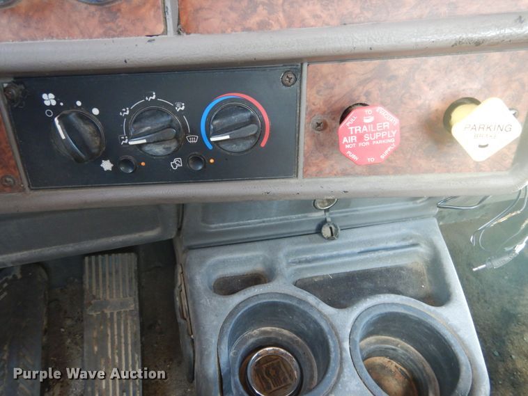 image for item GR9732 2003 Kenworth T800  truck cab and chassis