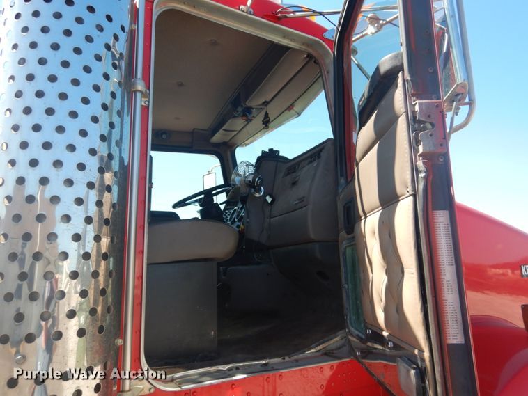 image for item GR9732 2003 Kenworth T800  truck cab and chassis