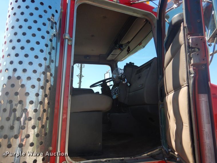 image for item GR9732 2003 Kenworth T800  truck cab and chassis