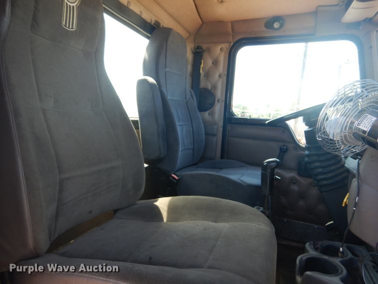 image for item GR9732 2003 Kenworth T800  truck cab and chassis