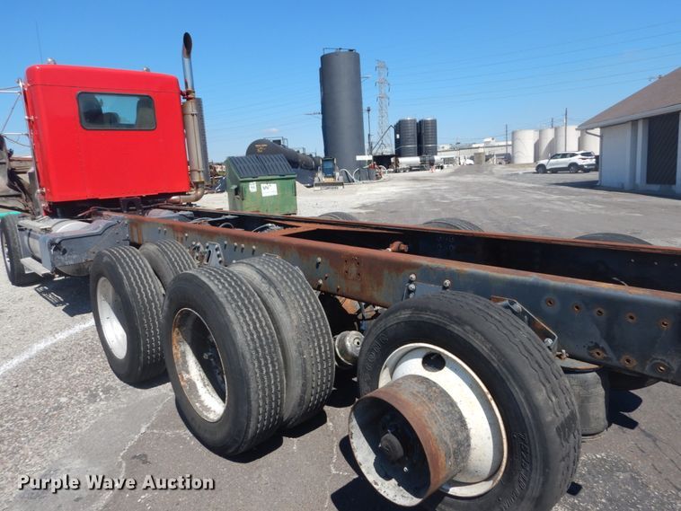 image for item GR9732 2003 Kenworth T800  truck cab and chassis