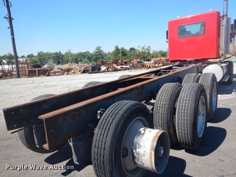 image for item GR9732 2003 Kenworth T800  truck cab and chassis