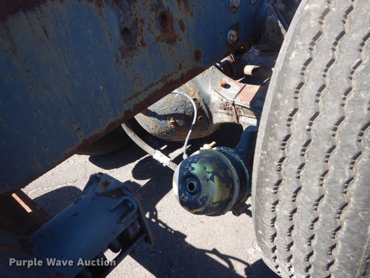 image for item GR9732 2003 Kenworth T800  truck cab and chassis