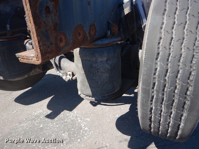 image for item GR9732 2003 Kenworth T800  truck cab and chassis