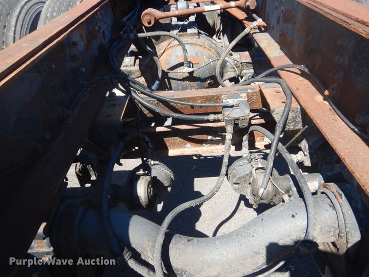 image for item GR9732 2003 Kenworth T800  truck cab and chassis