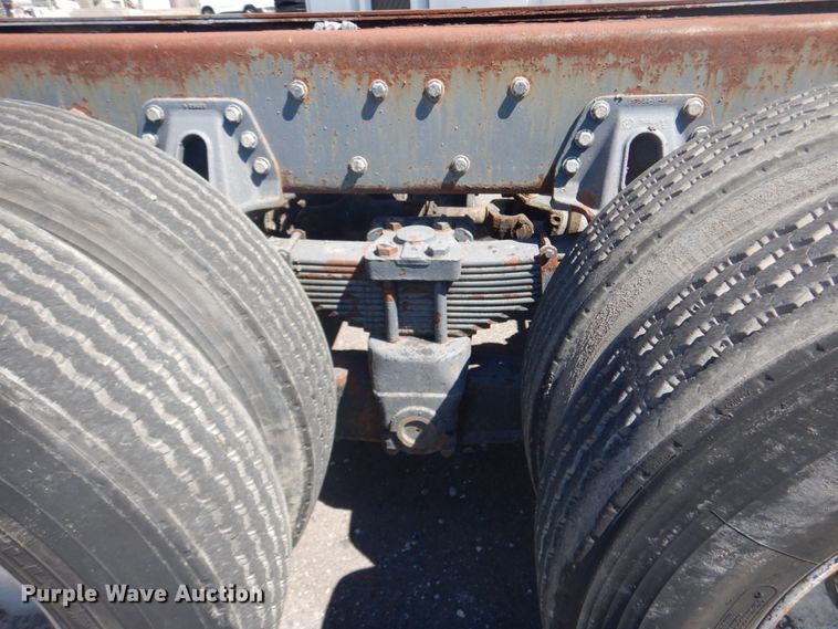 image for item GR9732 2003 Kenworth T800  truck cab and chassis