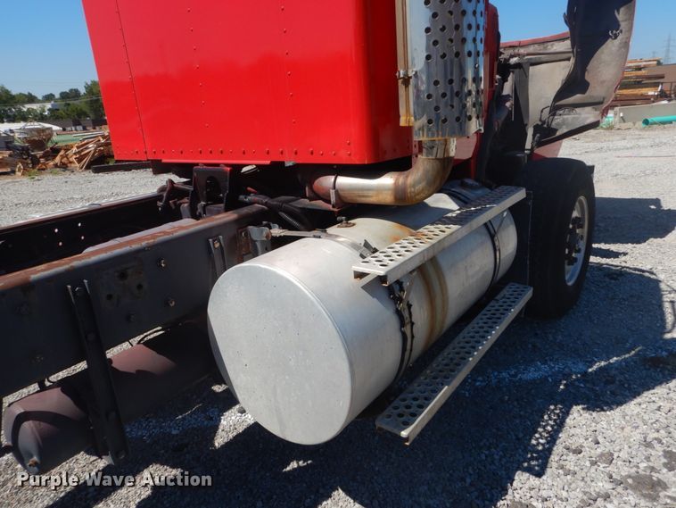 image for item GR9732 2003 Kenworth T800  truck cab and chassis