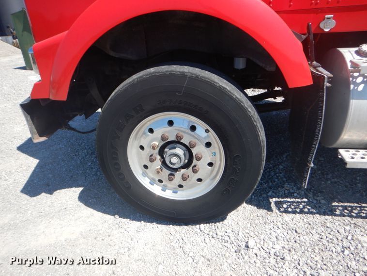 image for item GR9732 2003 Kenworth T800  truck cab and chassis