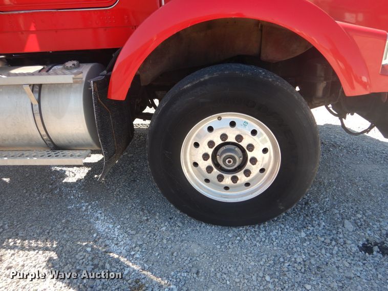 image for item GR9732 2003 Kenworth T800  truck cab and chassis