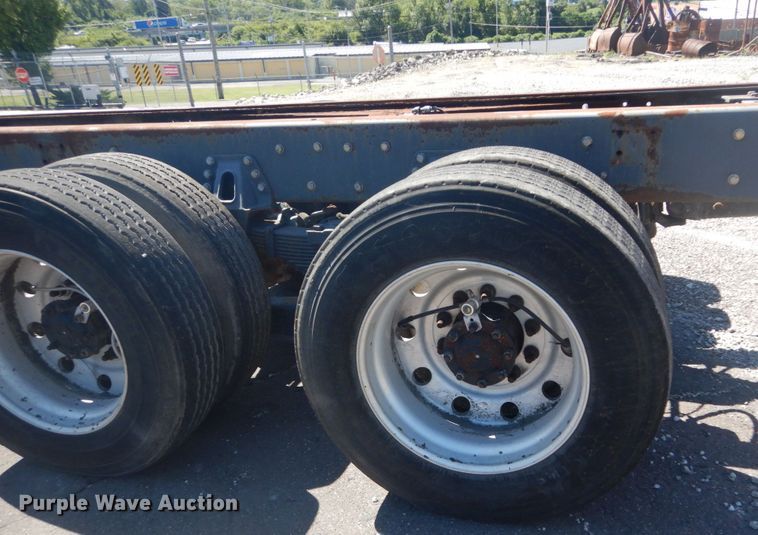 image for item GR9732 2003 Kenworth T800  truck cab and chassis