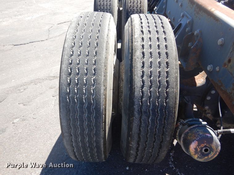 image for item GR9732 2003 Kenworth T800  truck cab and chassis