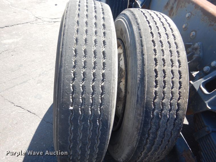 image for item GR9732 2003 Kenworth T800  truck cab and chassis