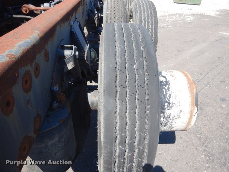 image for item GR9732 2003 Kenworth T800  truck cab and chassis