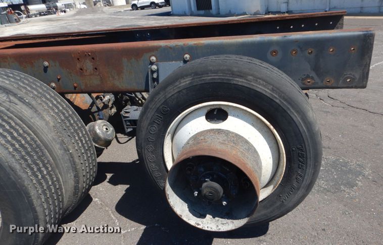 image for item GR9732 2003 Kenworth T800  truck cab and chassis