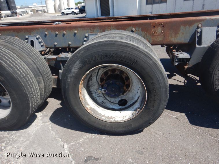 image for item GR9732 2003 Kenworth T800  truck cab and chassis