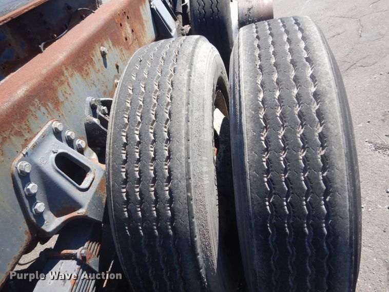 image for item GR9732 2003 Kenworth T800  truck cab and chassis