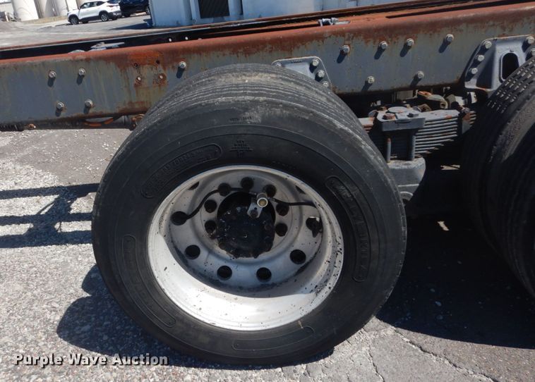 image for item GR9732 2003 Kenworth T800  truck cab and chassis